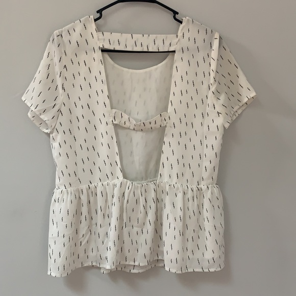 J.O.A Open Back Lightning Elastic Waist Blouse Top - Picture 5 of 9
